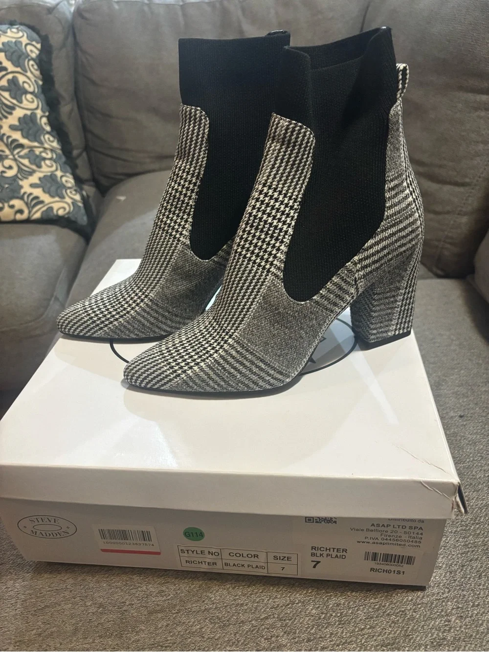 Steve Madden brand new